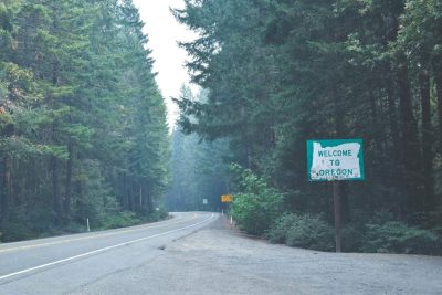 A street with a Welcome to Oregon sign